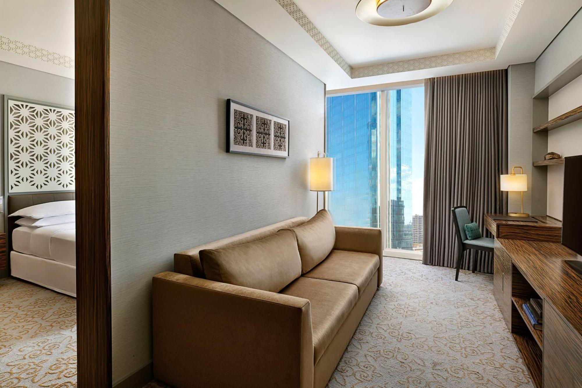 Sheraton Astana Hotel Extérieur photo A suite at the hotel