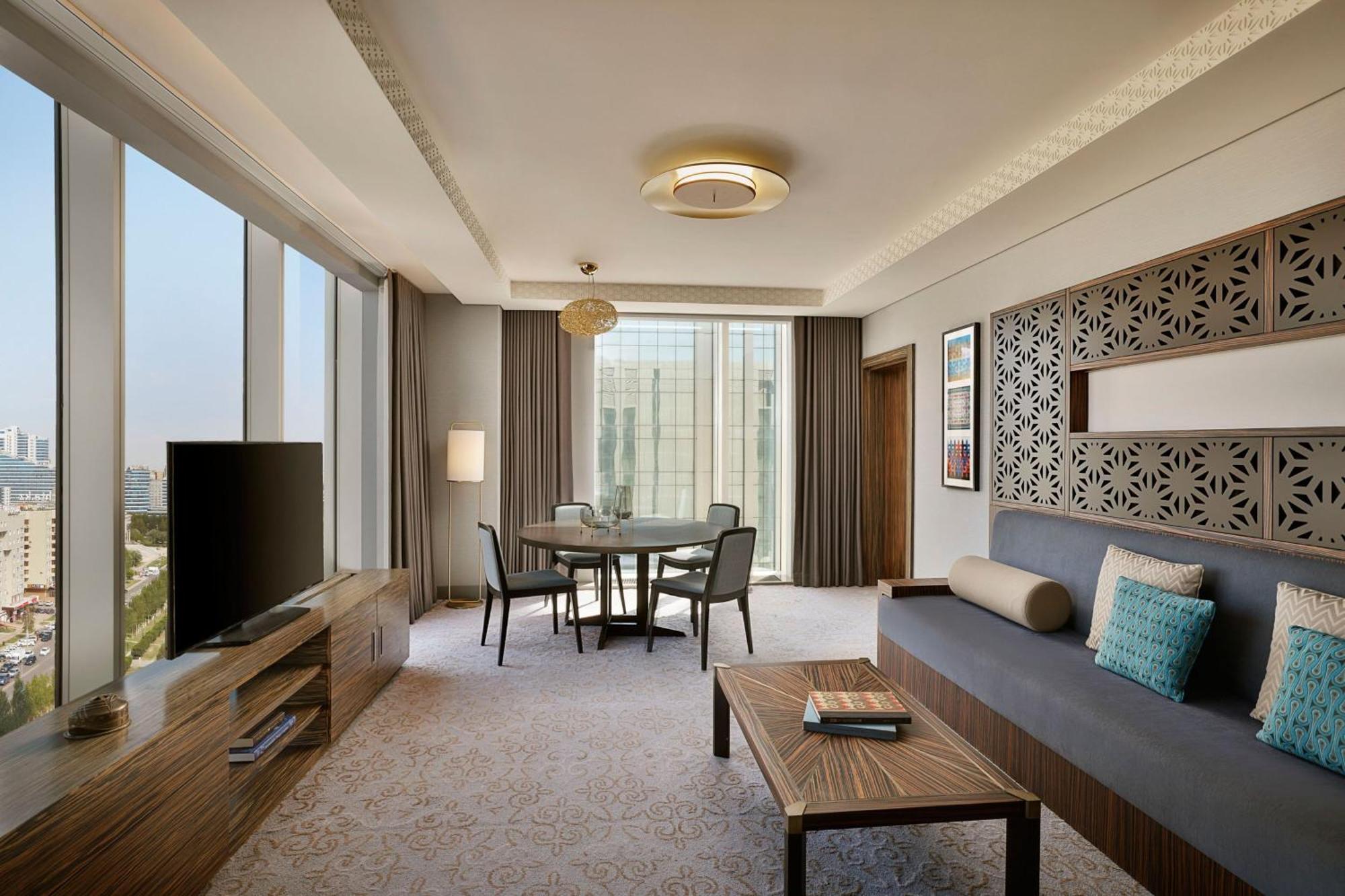 Sheraton Astana Hotel Extérieur photo A suite at the hotel